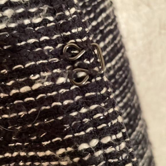 Banana Republic ladies jacket. Black/ white/ shimmer. Good condition. - Picture 7 of 13